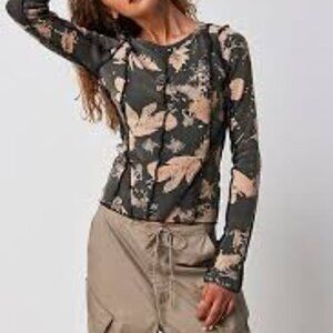 FREEPEOPLE Floral Long Sleeve Top Size LG Pink and Gray with BEAUTIFUL STITCHING